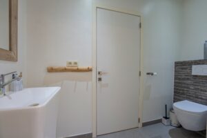 huis met moderne badkamer te koop stabroek