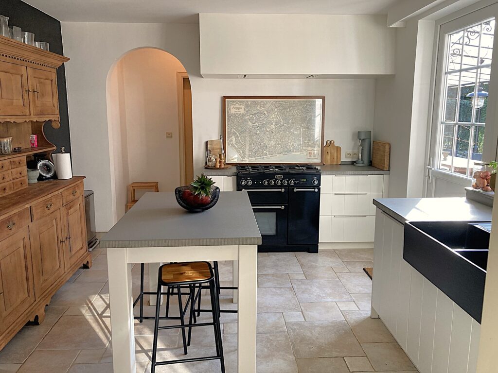 villa te koop Brasschaat met keuken en grote living met zicht op de tuin villa te koop Brasschaat met keuken en grote living met zicht op de tuin