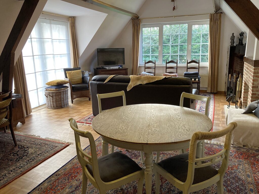 villa te koop Brasschaat met 5 slaapkamers en bureel op gelijkvloers villa te koop Brasschaat met 5 slaapkamers en bureel op gelijkvloers